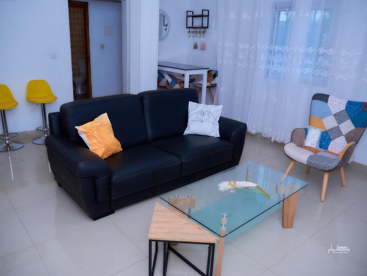 Naiveli-Palm Appartement Meuble Sobre Et Chic Douala Luaran gambar