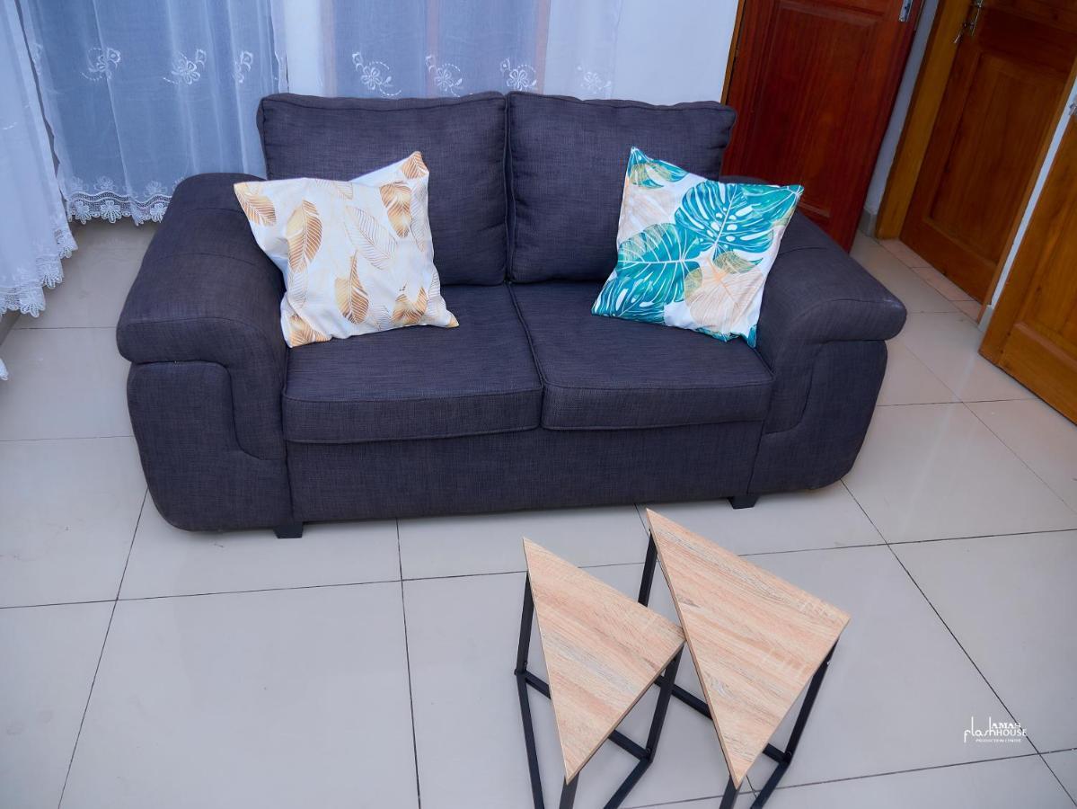 Naiveli-Palm Appartement Meuble Sobre Et Chic Douala Luaran gambar