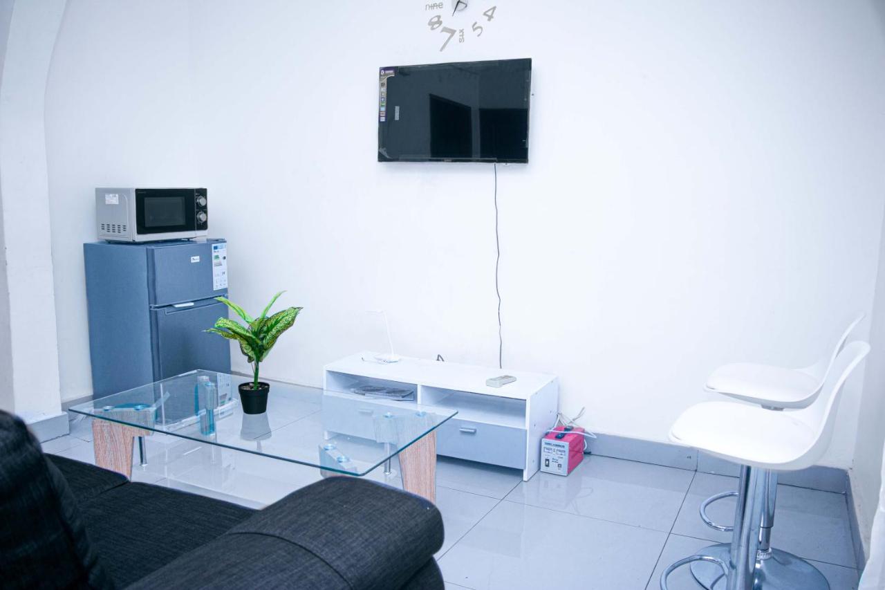 Naiveli-Palm Appartement Meuble Sobre Et Chic Douala Luaran gambar