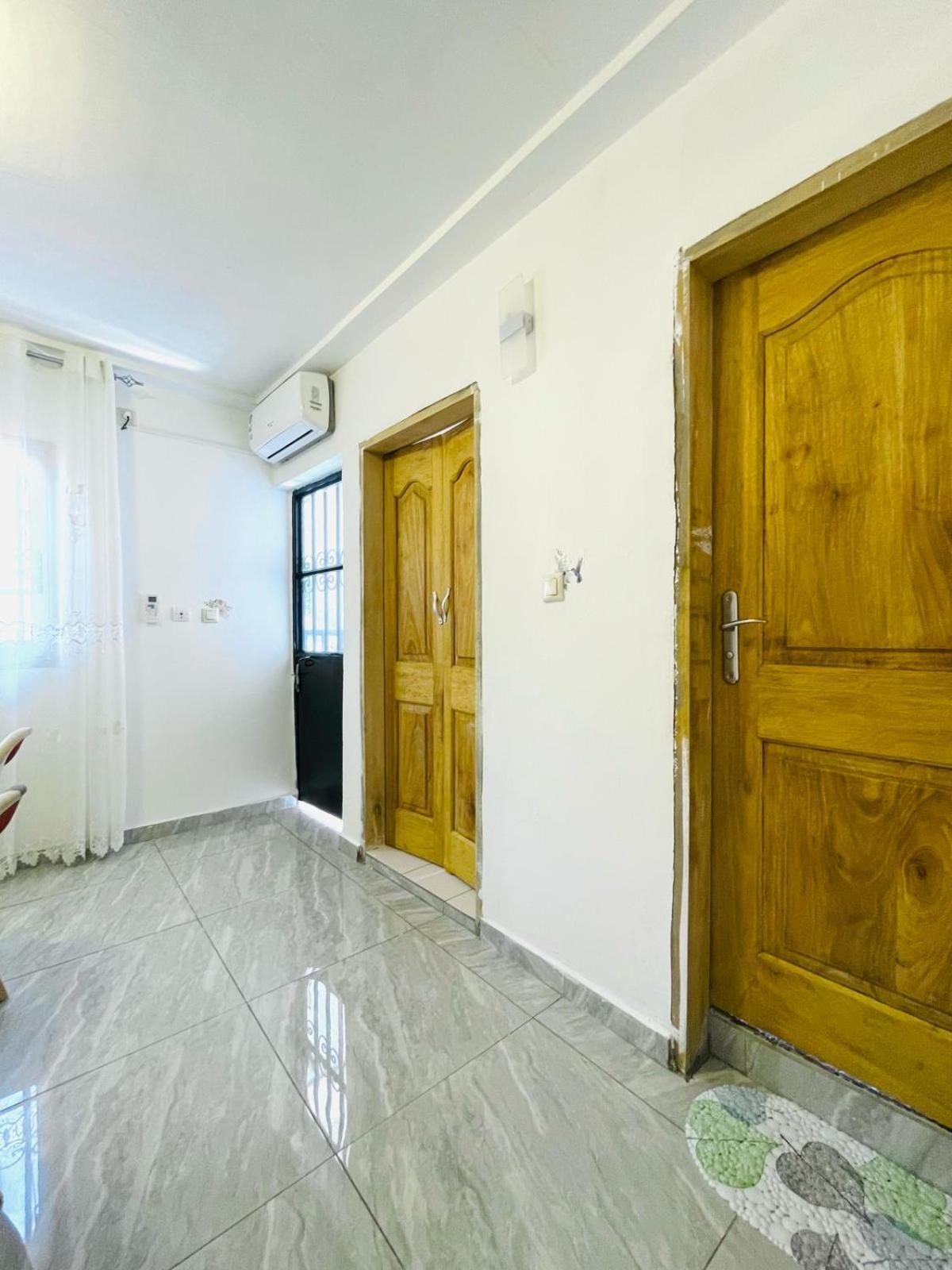 Naiveli-Palm Appartement Meuble Sobre Et Chic Douala Luaran gambar